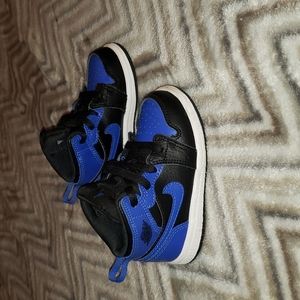 Toddlers' rare Nike Air Jordan Retro 1 Mid "Hyper Royal" blue